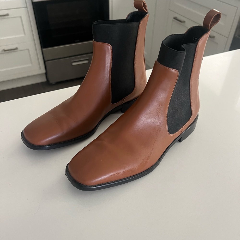 Everlane Italian Leather Square Toe Chelsea Boot